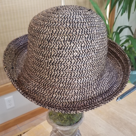 NWT BROWN POLYESTER HAT - Picture 1 of 4